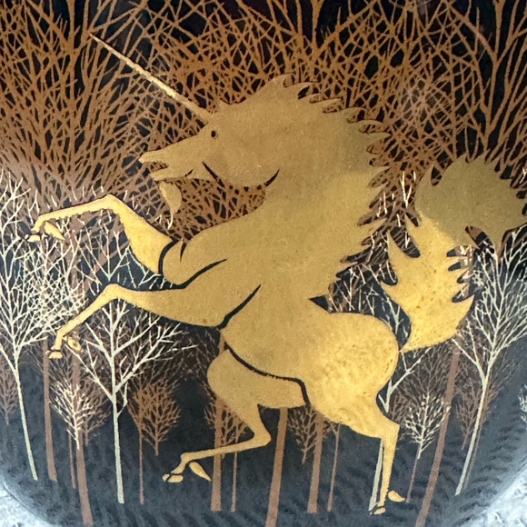 Otagiri Black Vase with Gold unicorn  Design - Picture 3 of 6